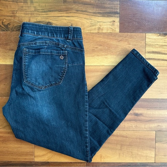 Democracy Ab Solution Jeans - Picture 2 of 10